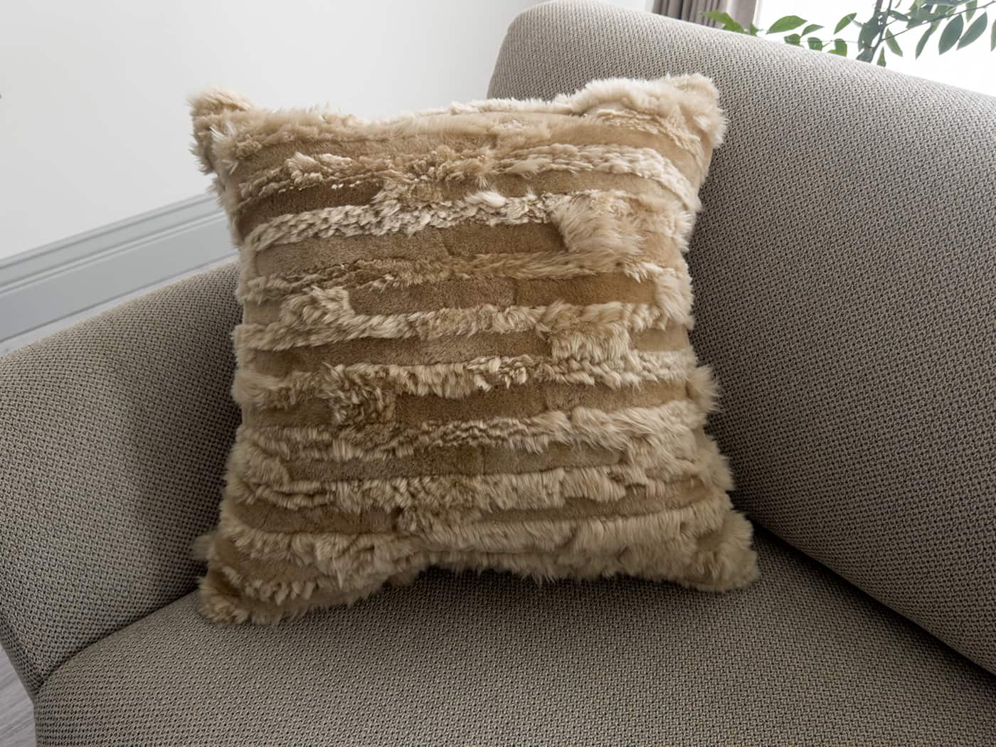 sheepskin-cushion-aspen-16x16-40x40-cm