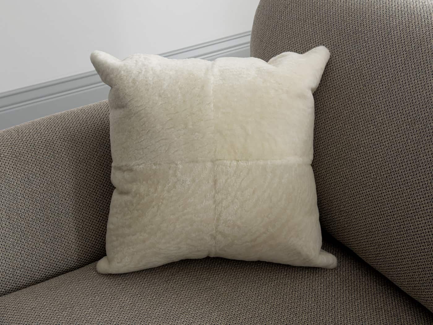 sheepskin-cushion-borghese-16x16-40x40-cm